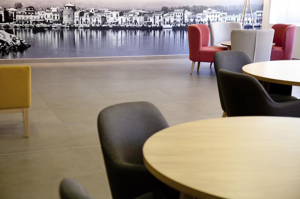 Port Eugeni Hotel Cambrils Buitenkant foto