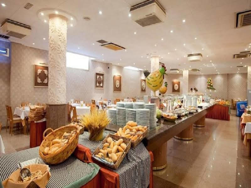 Port Eugeni Hotel Cambrils Buitenkant foto